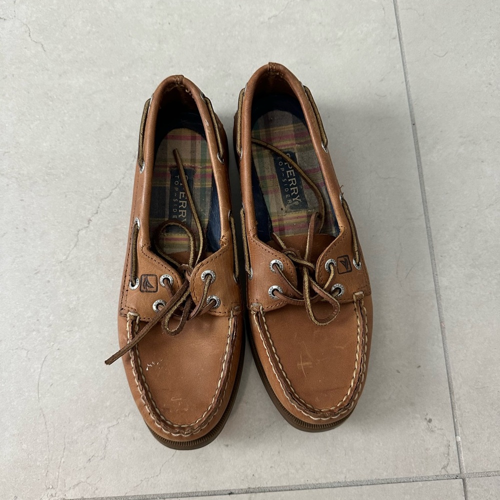 hardly worn sperry shoes
